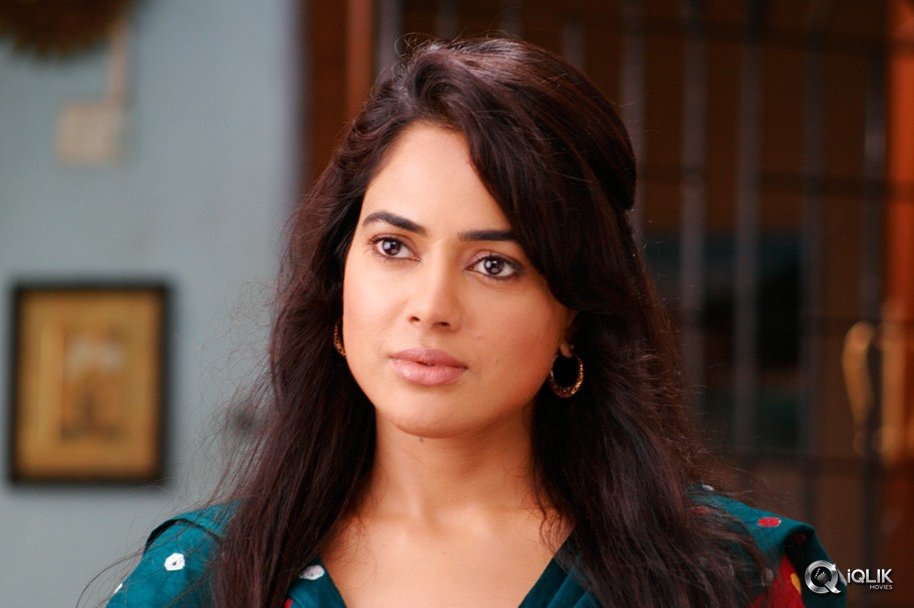 Sameera-Reddy